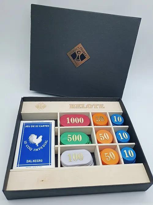 Coffret Belote avec jetons Les contrées du jeu